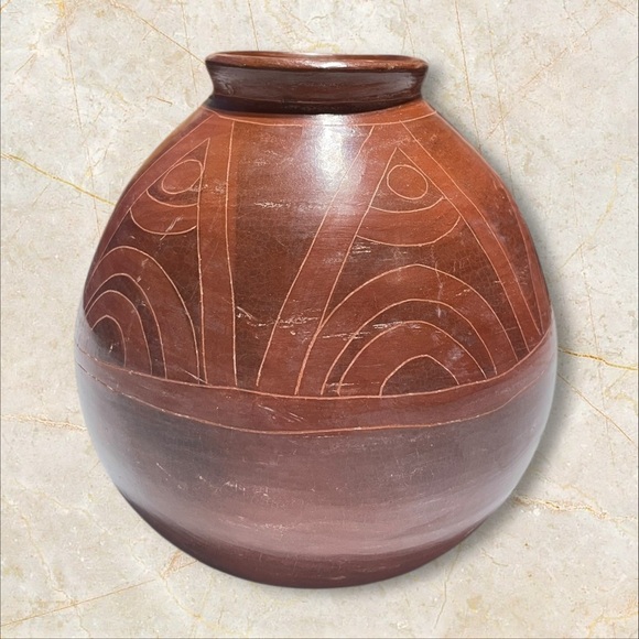 Vintage Nicaraguan Primitive Pottery Vase - Picture 2 of 10
